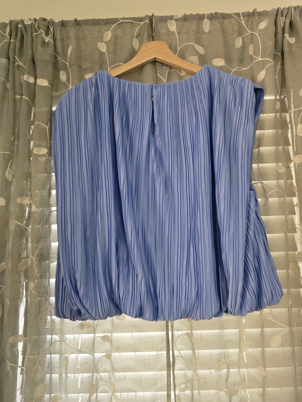 LOFT Light Blue Pleated Blouson Top - Picture 4 of 4